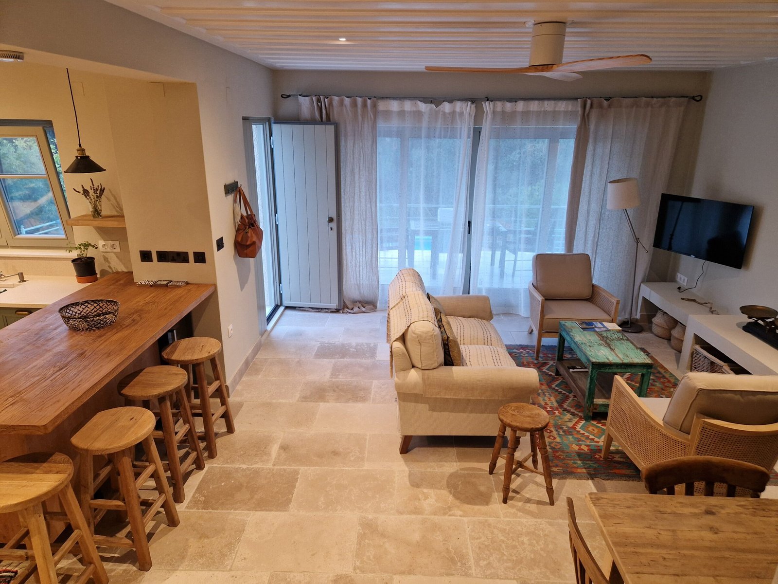 theseus-villa-paxos-livingroom-02