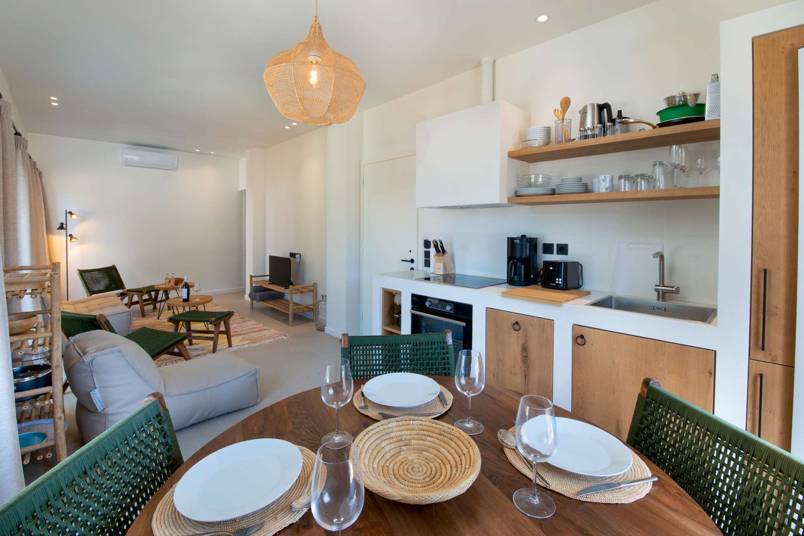 titi-lower-paxos-kitchen-01