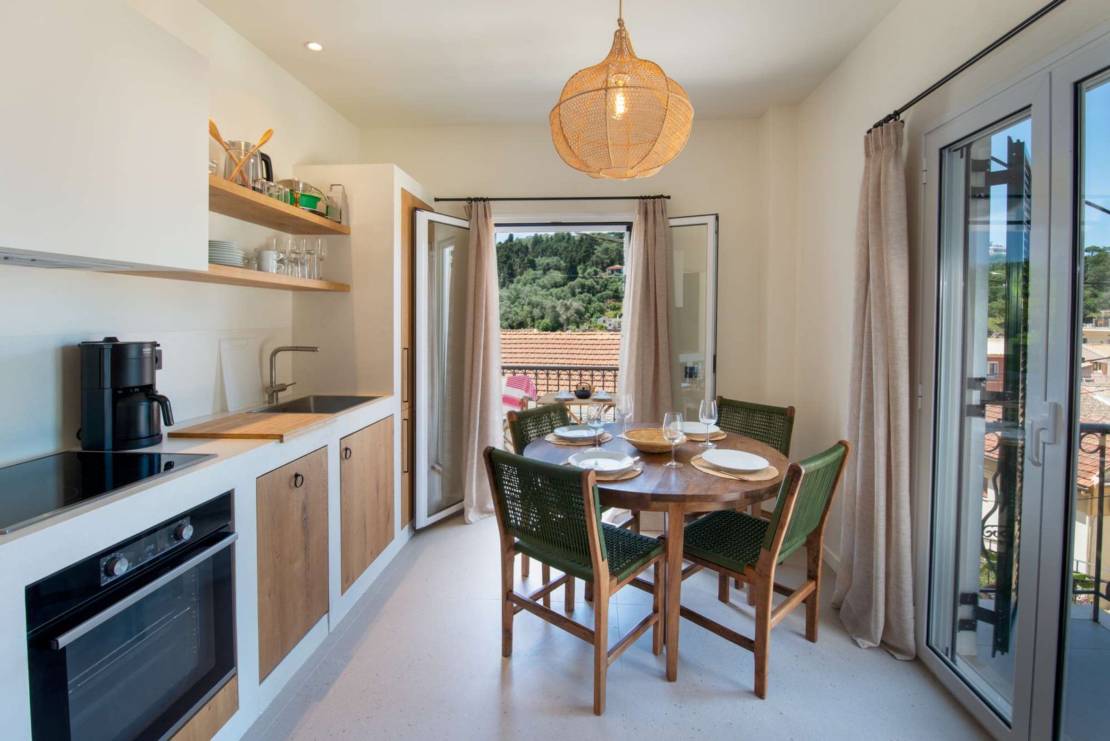 titi-lower-paxos-kitchen-02