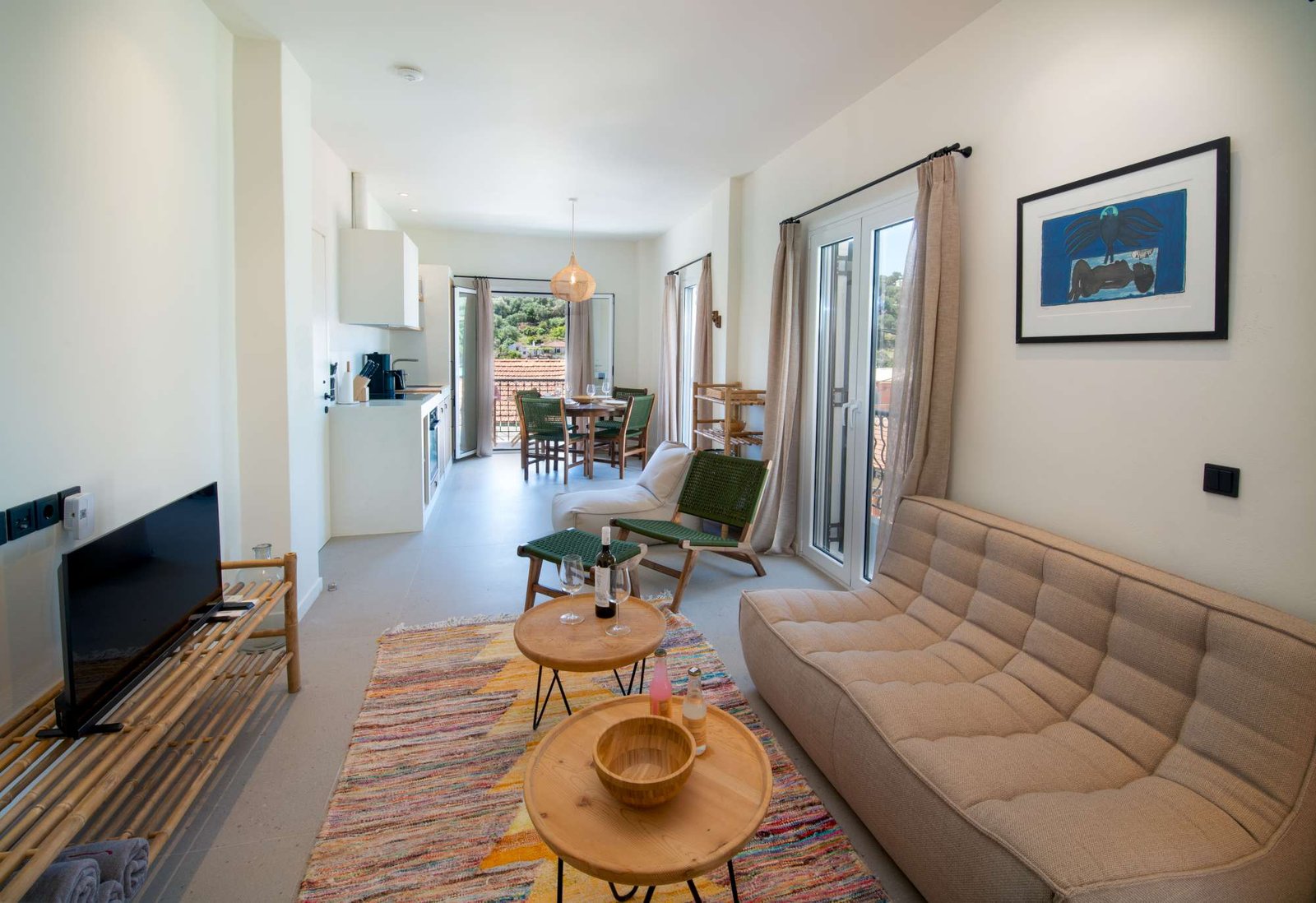 titi-lower-paxos-livingroom-01