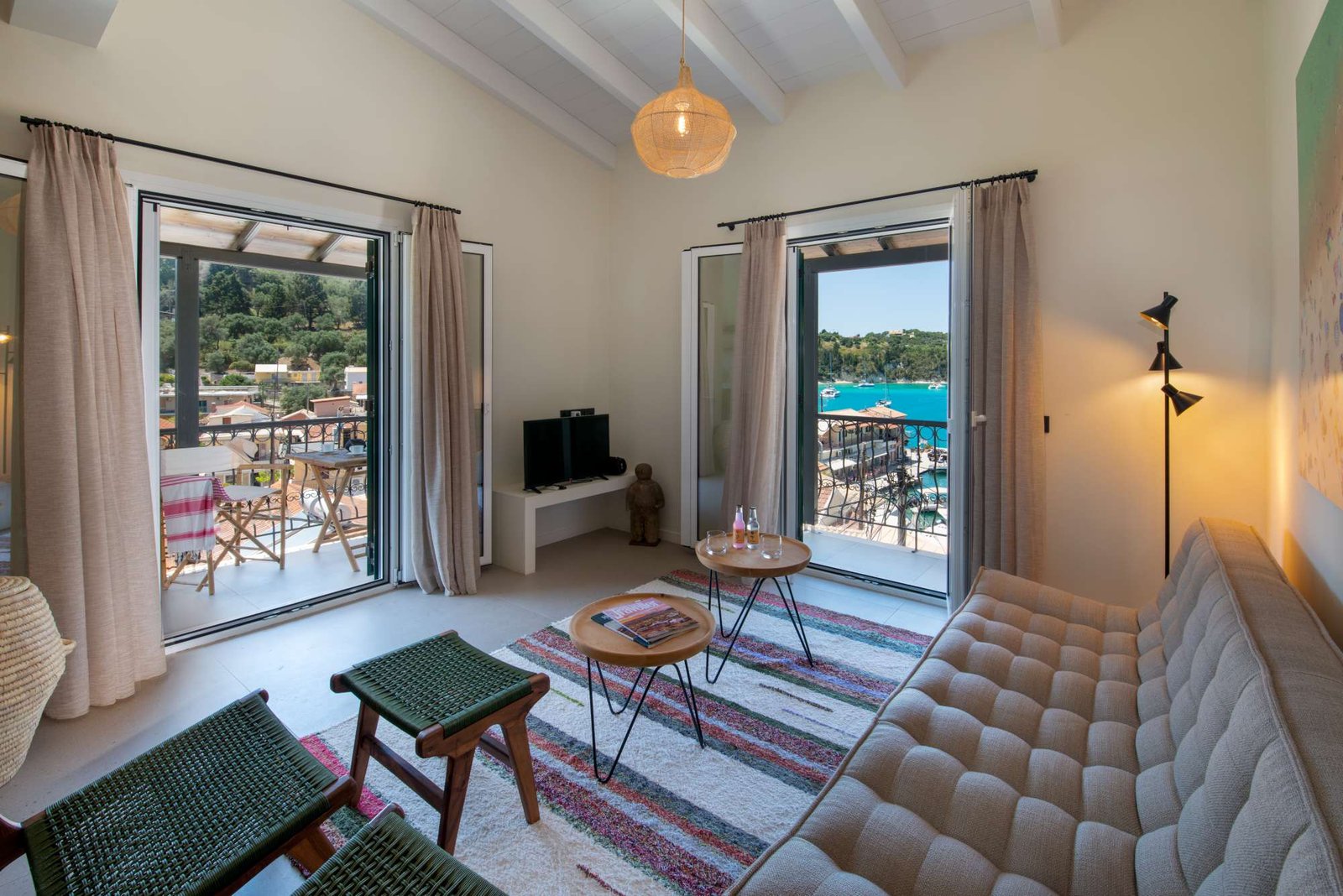 titi-upper-paxos-livingroom-01-2