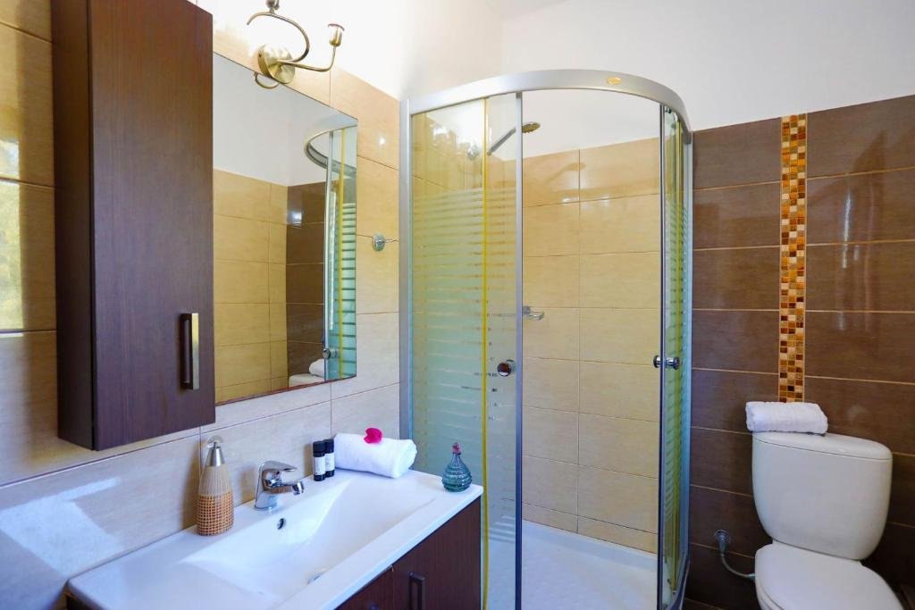 villa-aloni-paxo-bathroom-01