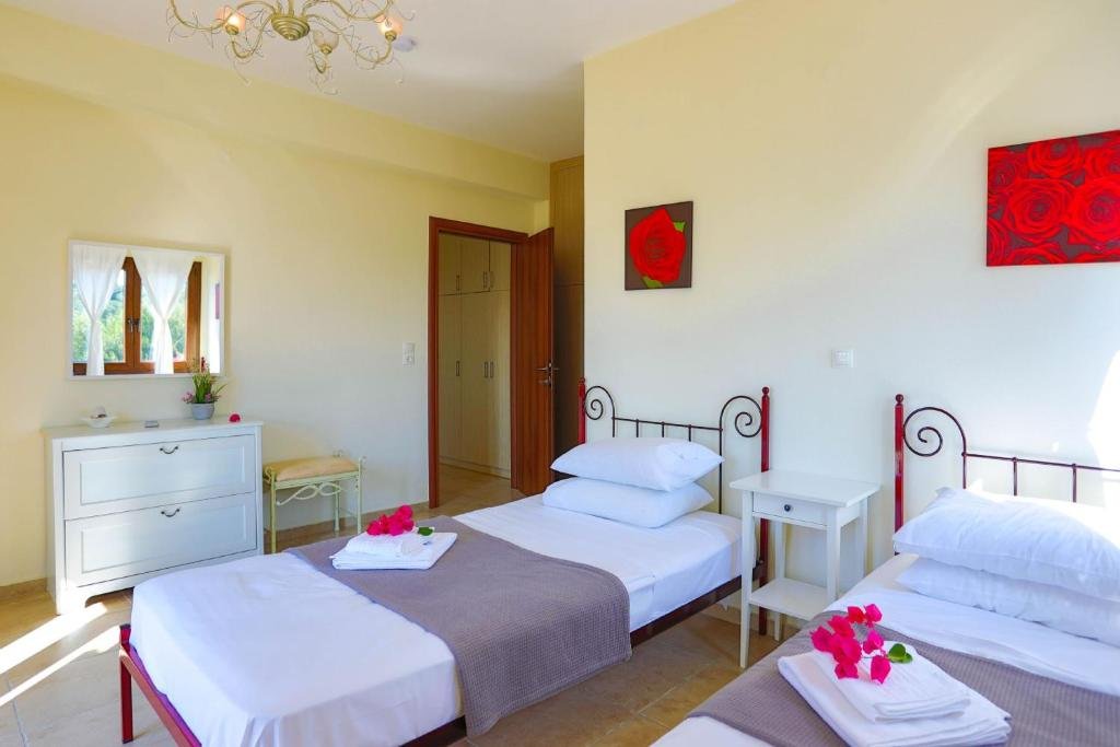 villa-aloni-paxo-bedroom-02