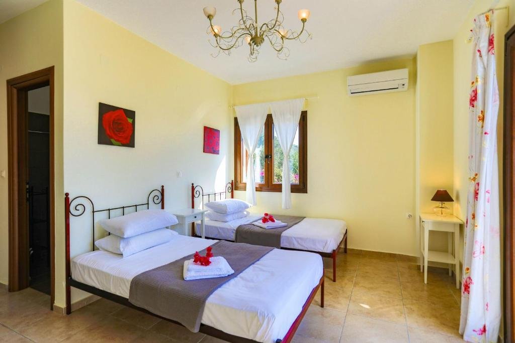 villa-aloni-paxo-bedroom-03