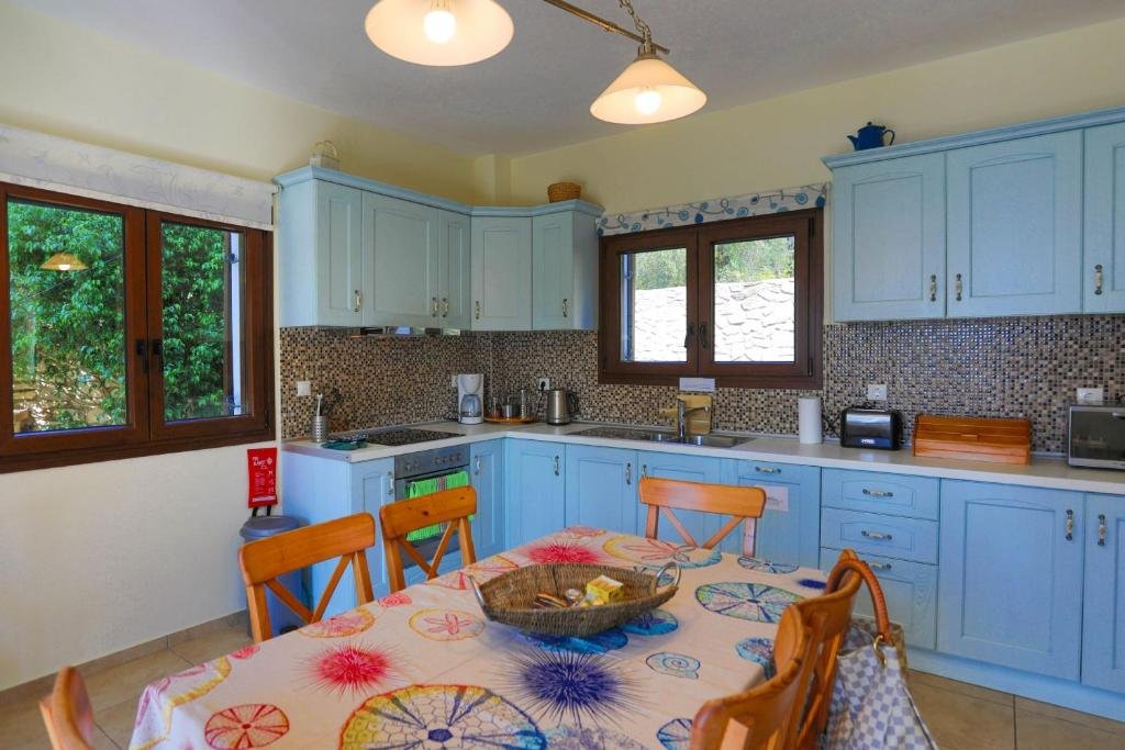 villa-aloni-paxo-kitchen-02