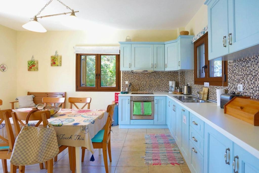 villa-aloni-paxo-kitchen-03