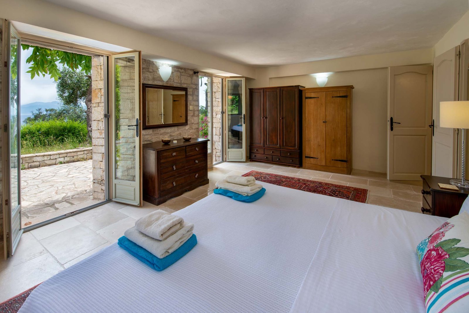 villa-amara-paxos-bedroom-01