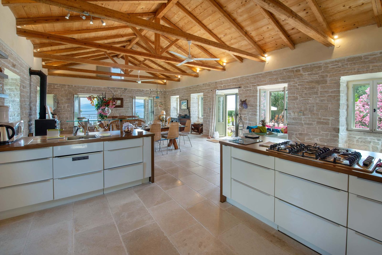 villa-amara-paxos-kitchen-01