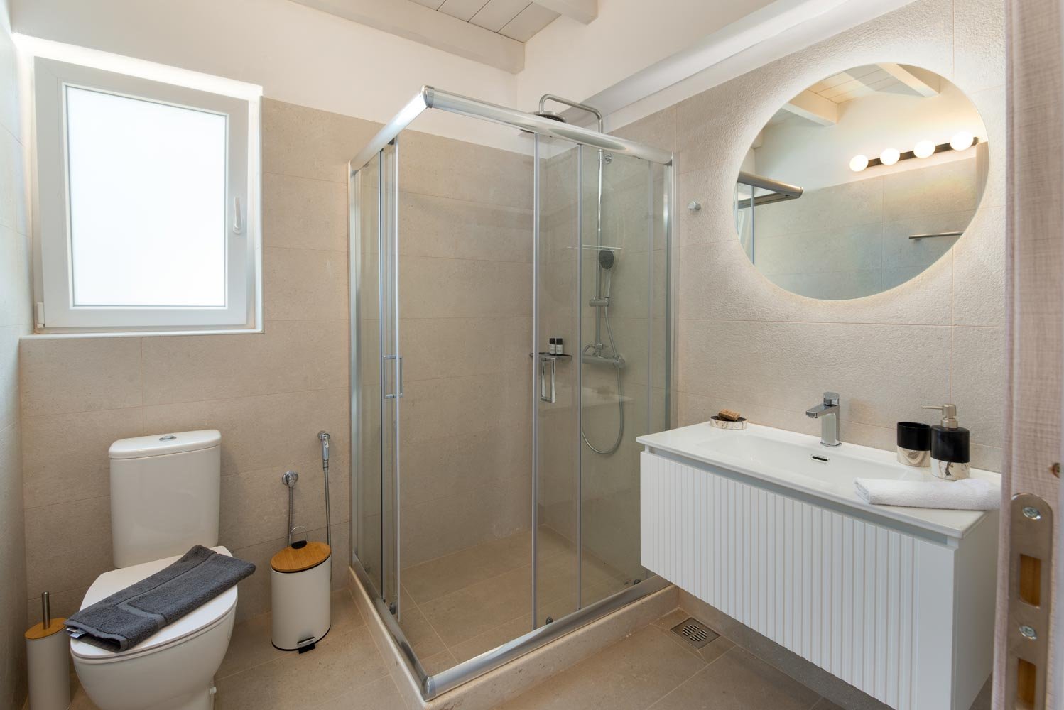 above-blu-villa-paxos-bathroom-01