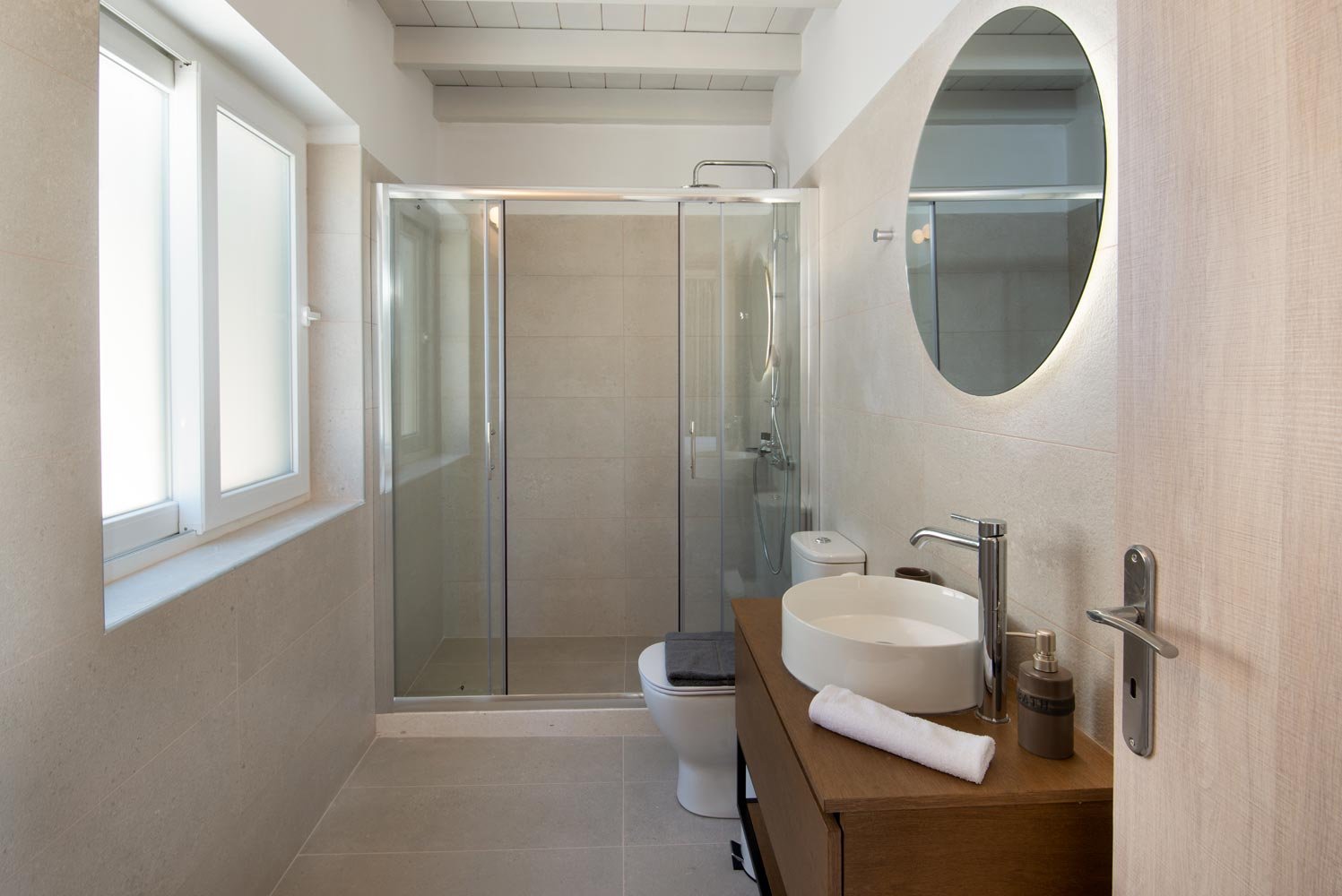 above-blu-villa-paxos-bathroom-02