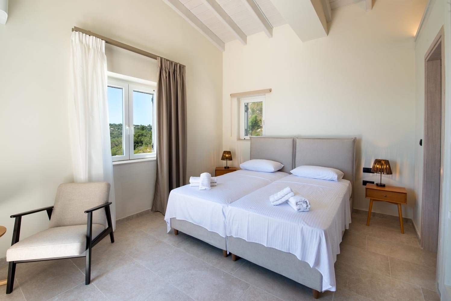 above-blu-villa-paxos-bedroom-01