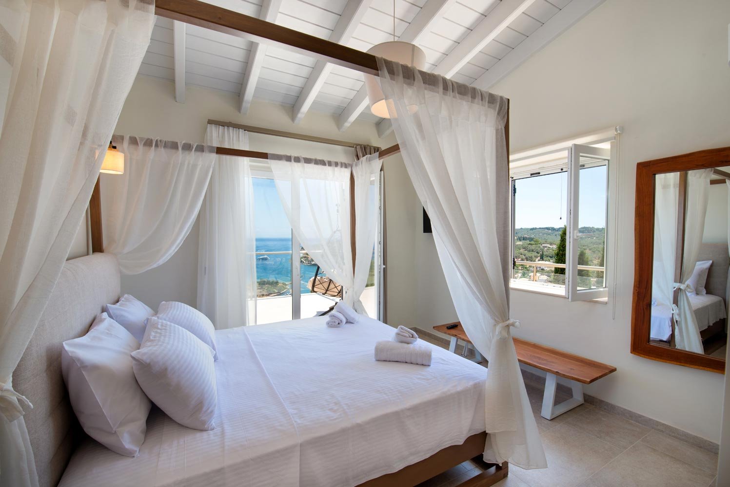 above-blu-villa-paxos-bedroom-04
