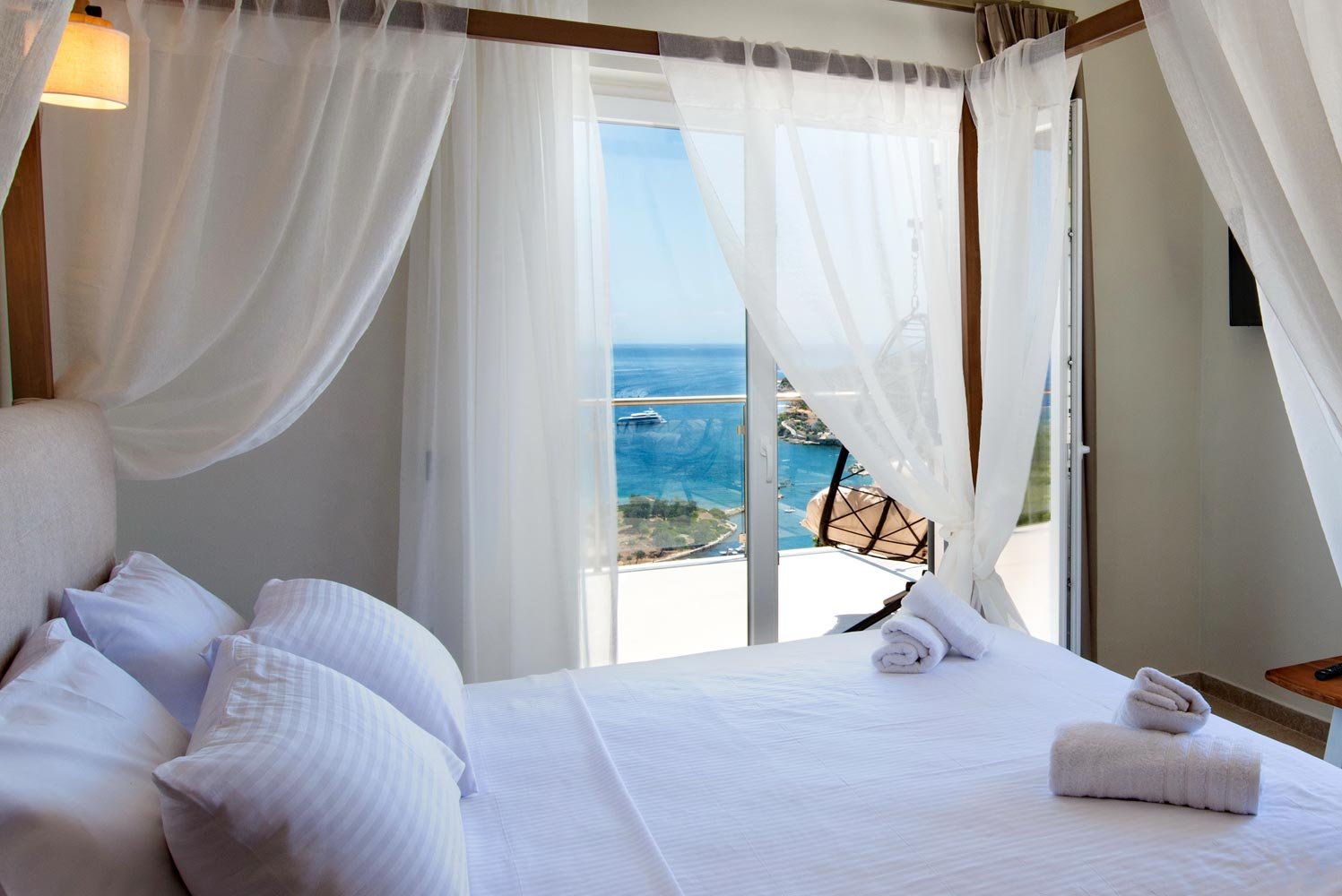 above-blu-villa-paxos-bedroom-05