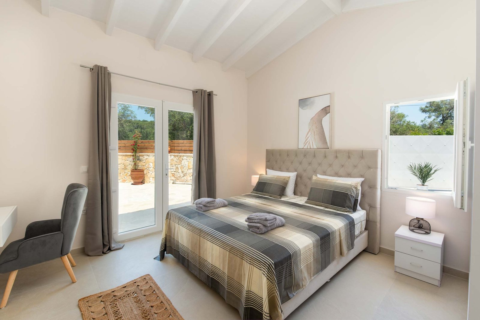 irida-villa-paxos-bedroom-01