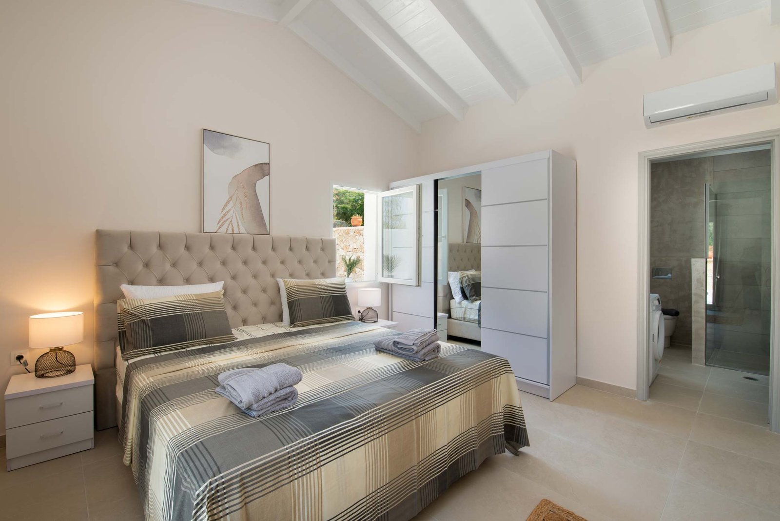 irida-villa-paxos-bedroom-02
