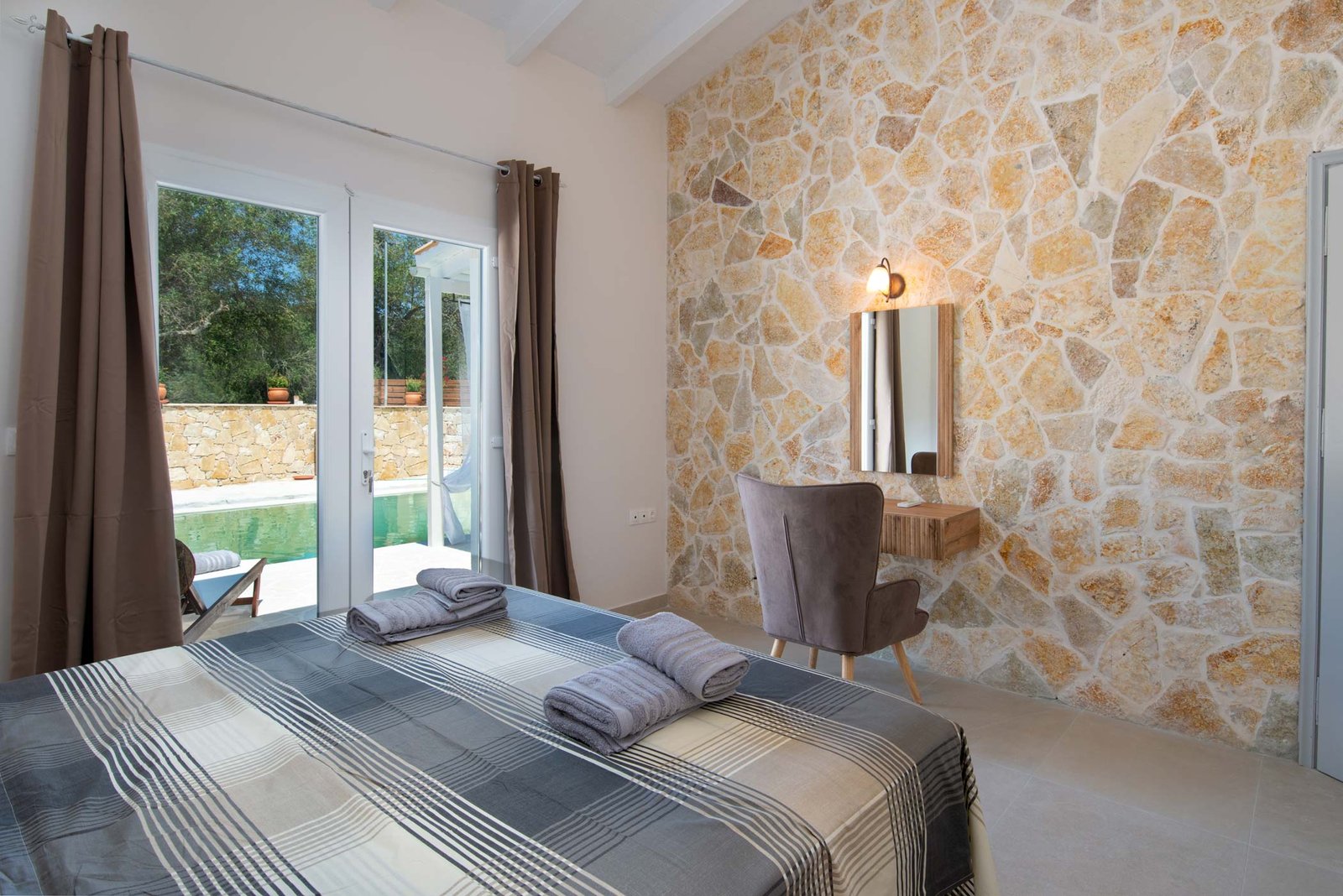 irida-villa-paxos-bedroom-03