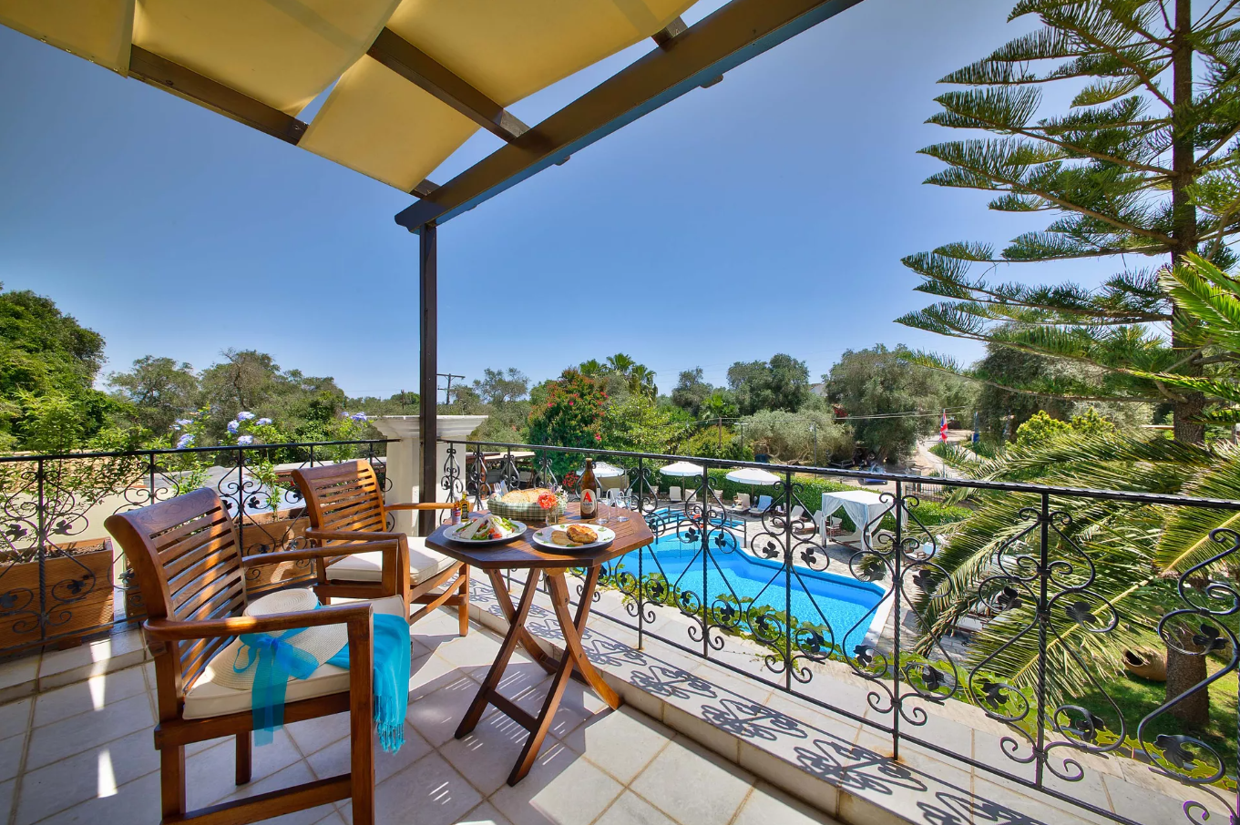 paxos-beach-hotel-junior-suite-pool-view-05