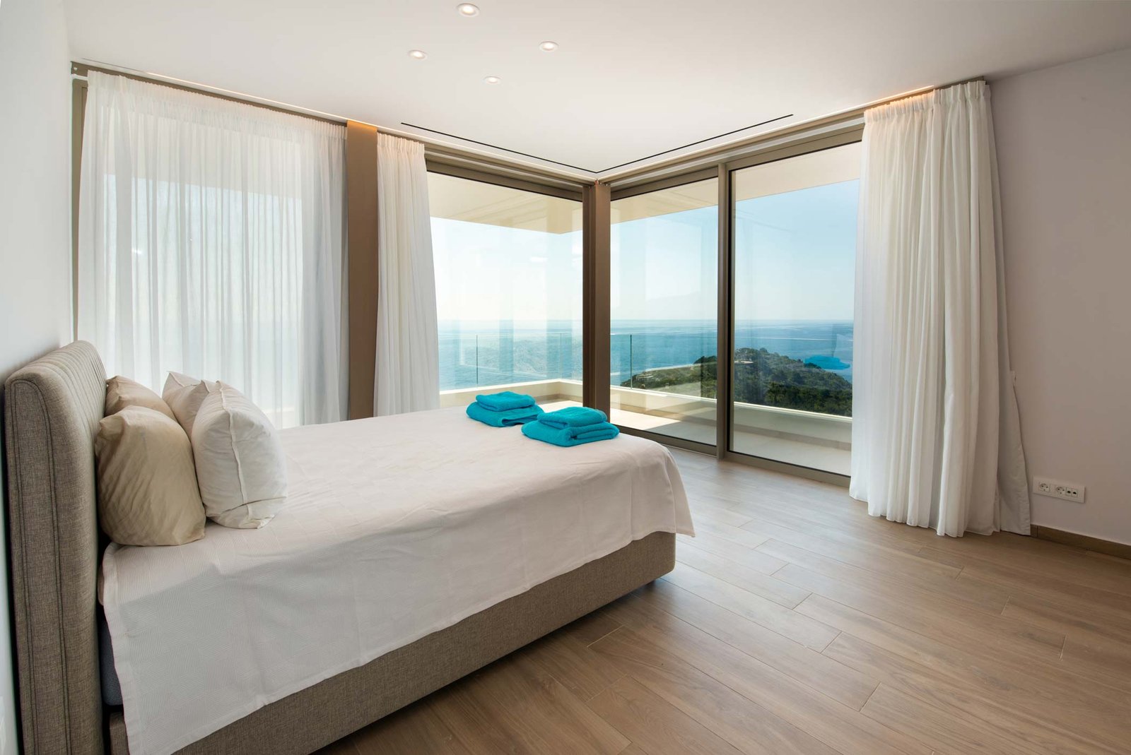 seawhisper-villa-paxos-bedroom-03