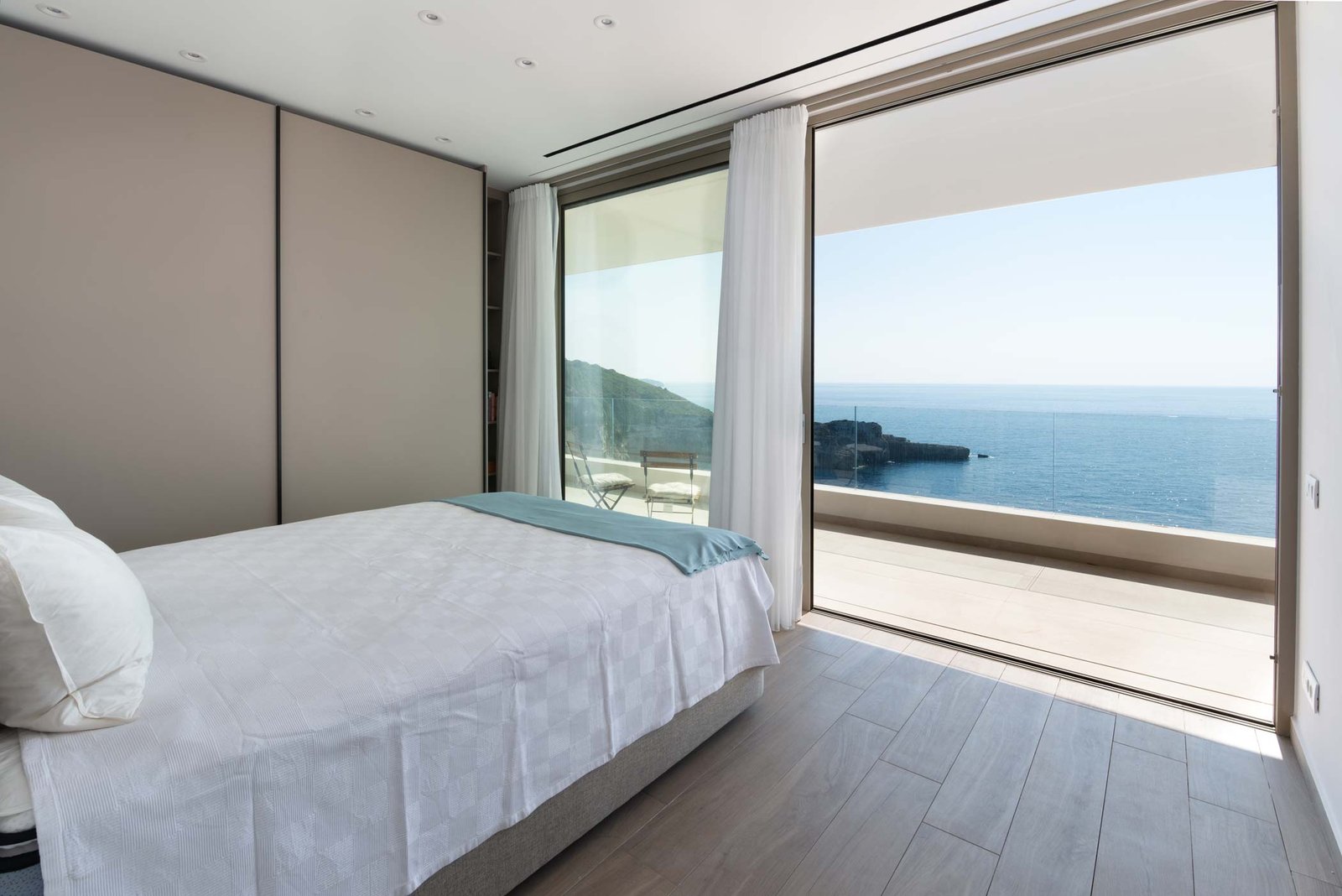 seawhisper-villa-paxos-bedroom-04