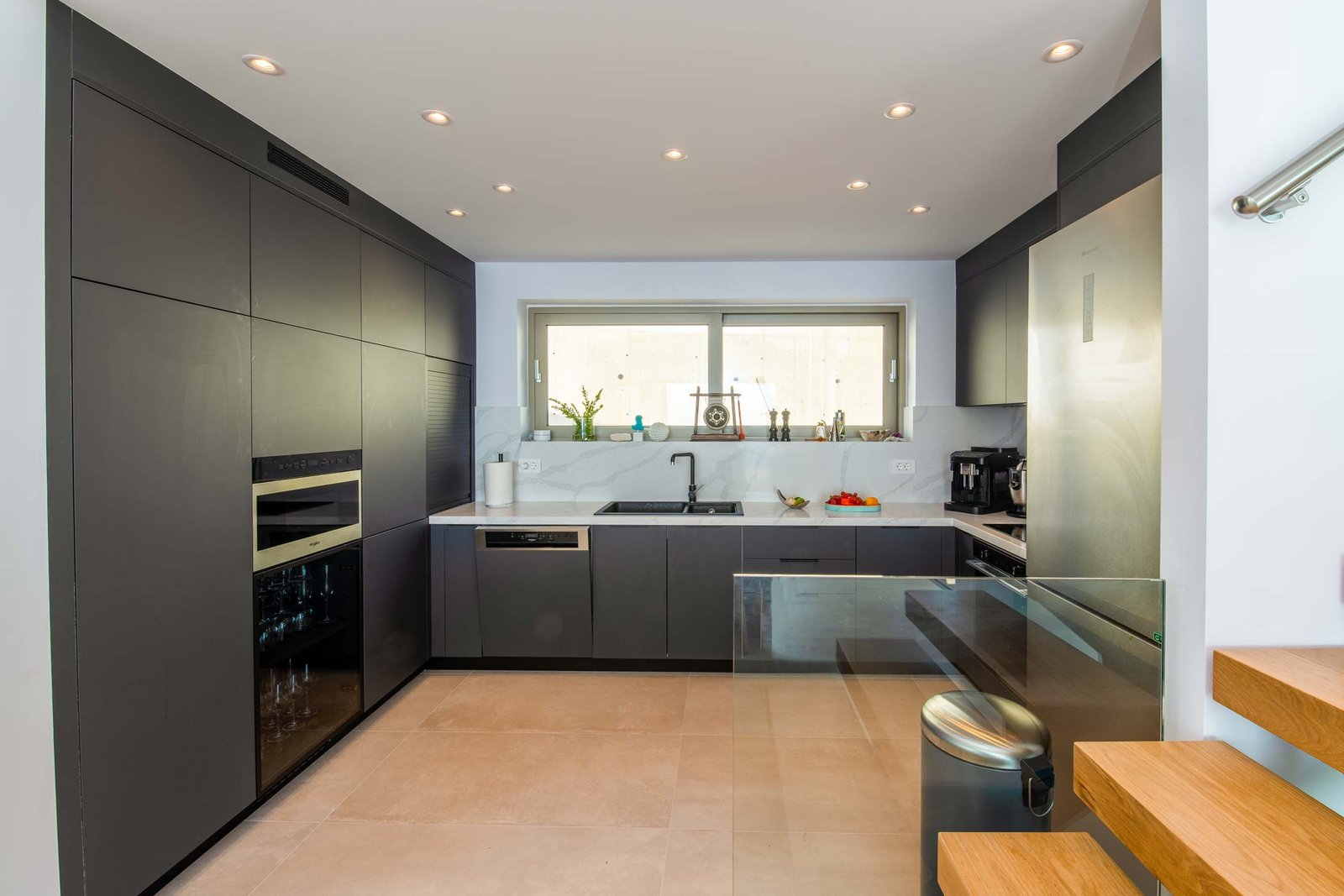 seawhisper-villa-paxos-kitchen-01